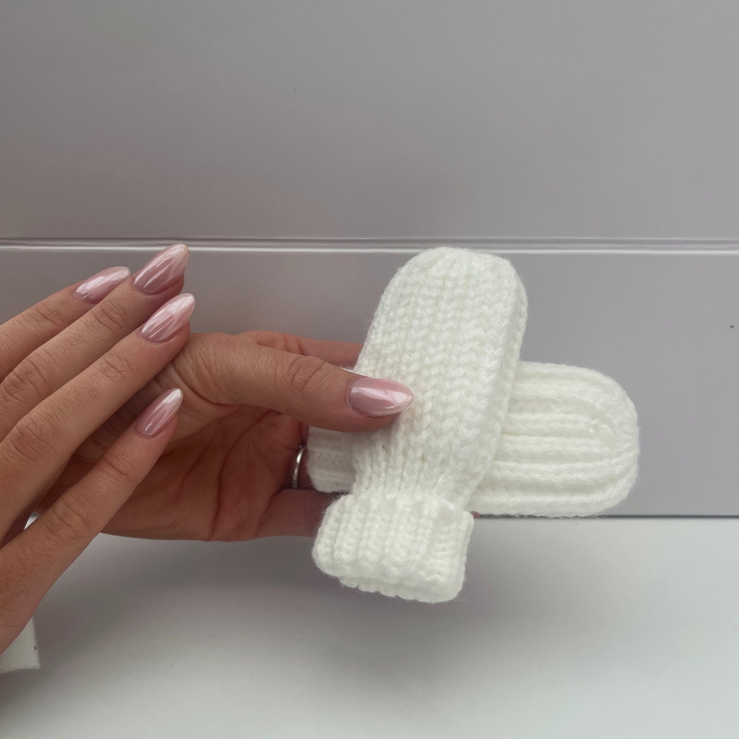 BOBBIE- Brown fluffy bear and bobble hat gift box