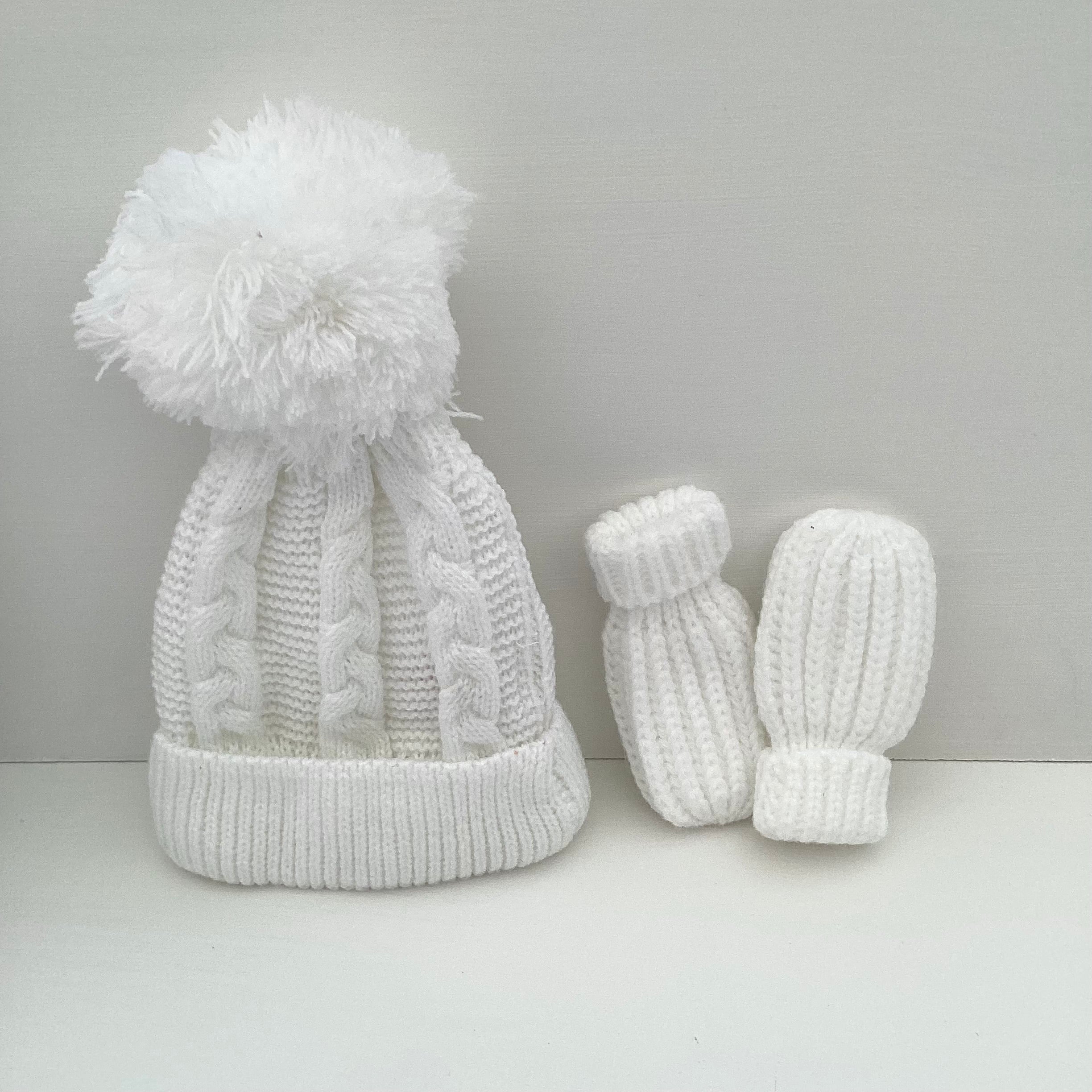 Unisex Baby Gift | SAMMIE | Giraffe Teddy and White Essentials Giftset